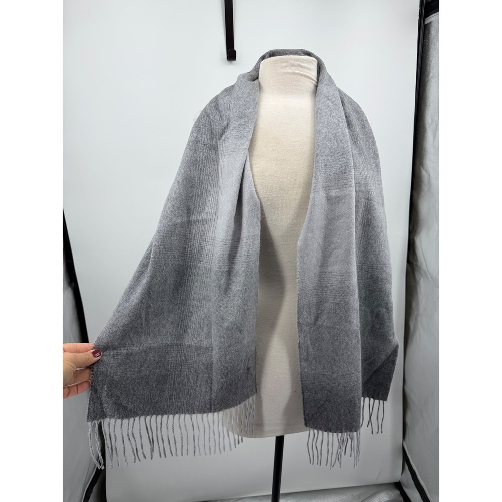 Saks Fifth Avenue Plaid Scarf Mens OS Grey 100% Cashmere Fringe Luxury